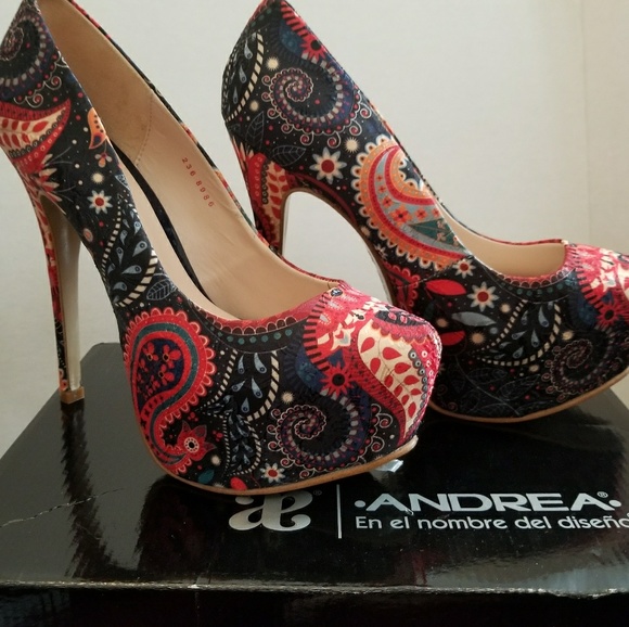 Heels - Picture 1 of 2